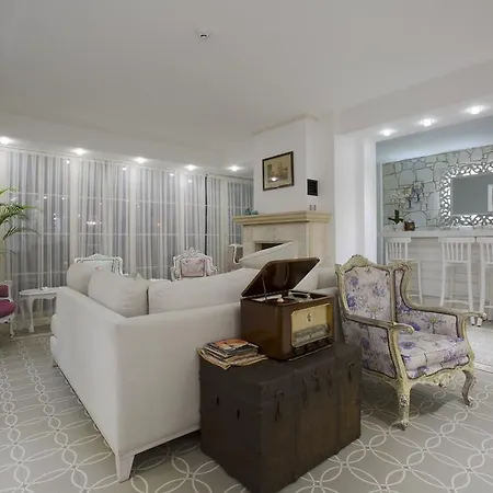 Cella & Ephesus Отель *